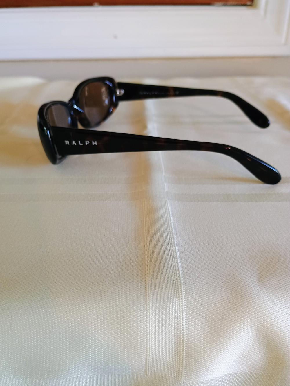 Frames - Women's Tortoiseshell Oval Sunglasses - Picture 3 of 6